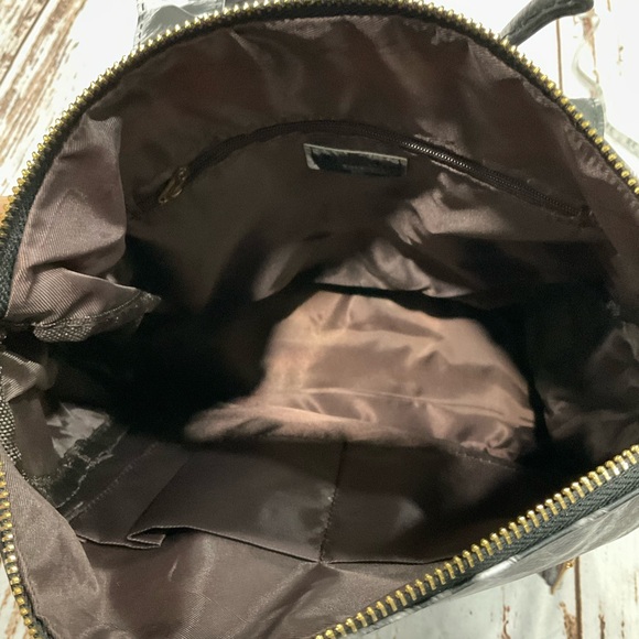 NWOT MODERN & CHIC FAUX LEATHER CONVERTIBLE TOTE STRAP BACKPACK - Picture 4 of 6